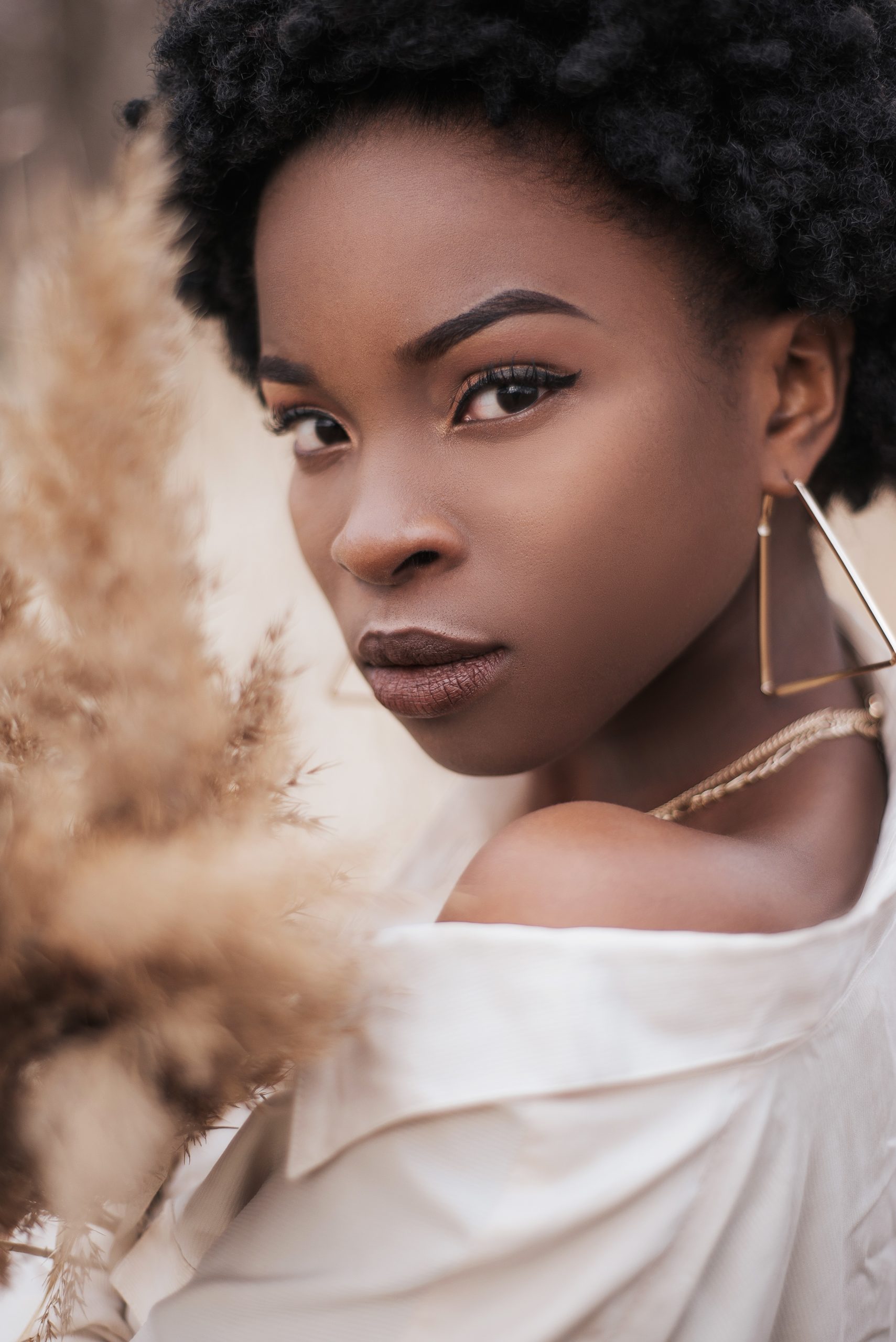 glamoriya-cosmetique-alimentation-femme-noir-peau-mate-bronze-cheveux-boucle-crepu-afrique